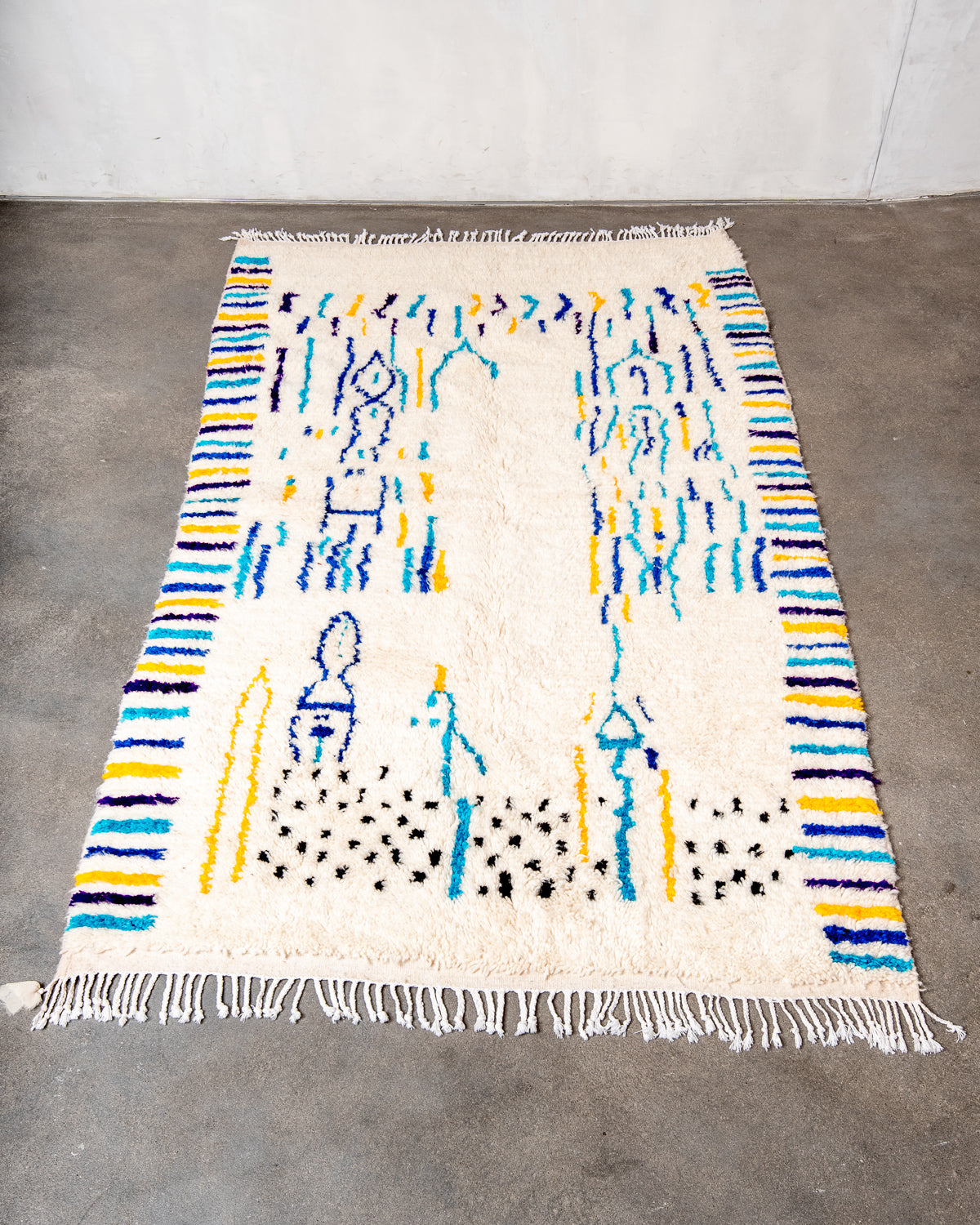 Modern designer handcrafted Berber rug from Morocco. Azilal rug with beautiful colors and patterns. Made of sheep’s wool and colourful cotton.